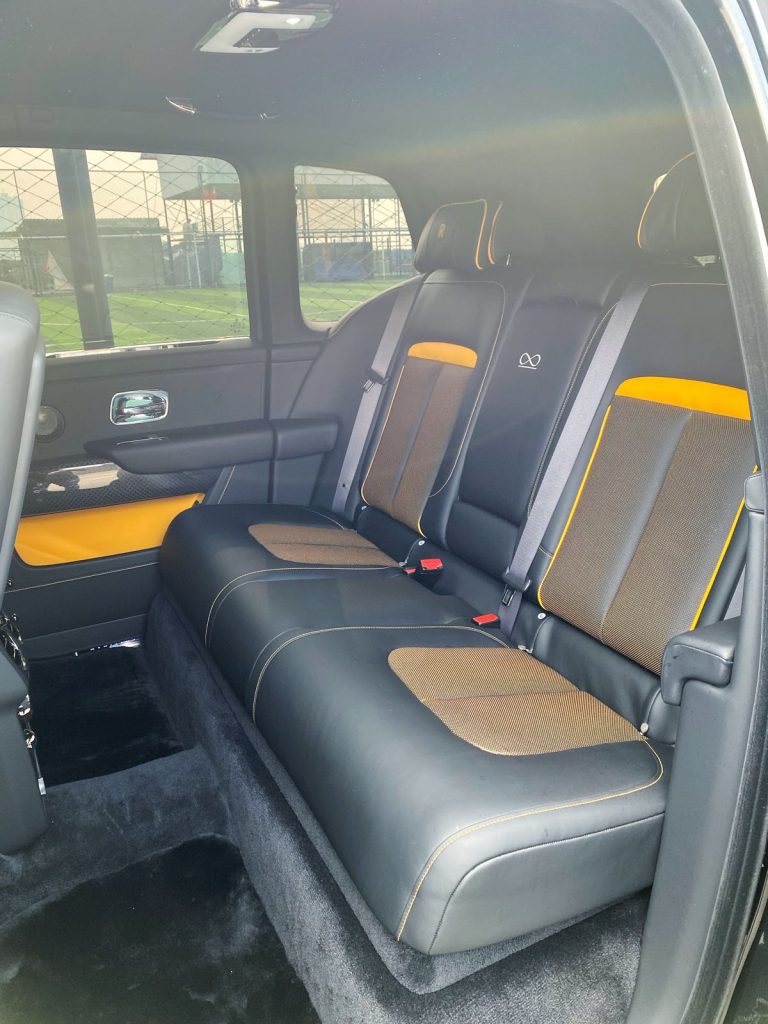 Interior Rolls Royce Cullinan 6.2 series II ( 2+3) Black Indonesia 3