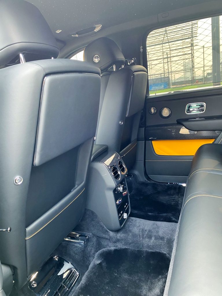 Interior Rolls Royce Cullinan 6.2 series II ( 2+3) Black Indonesia 4