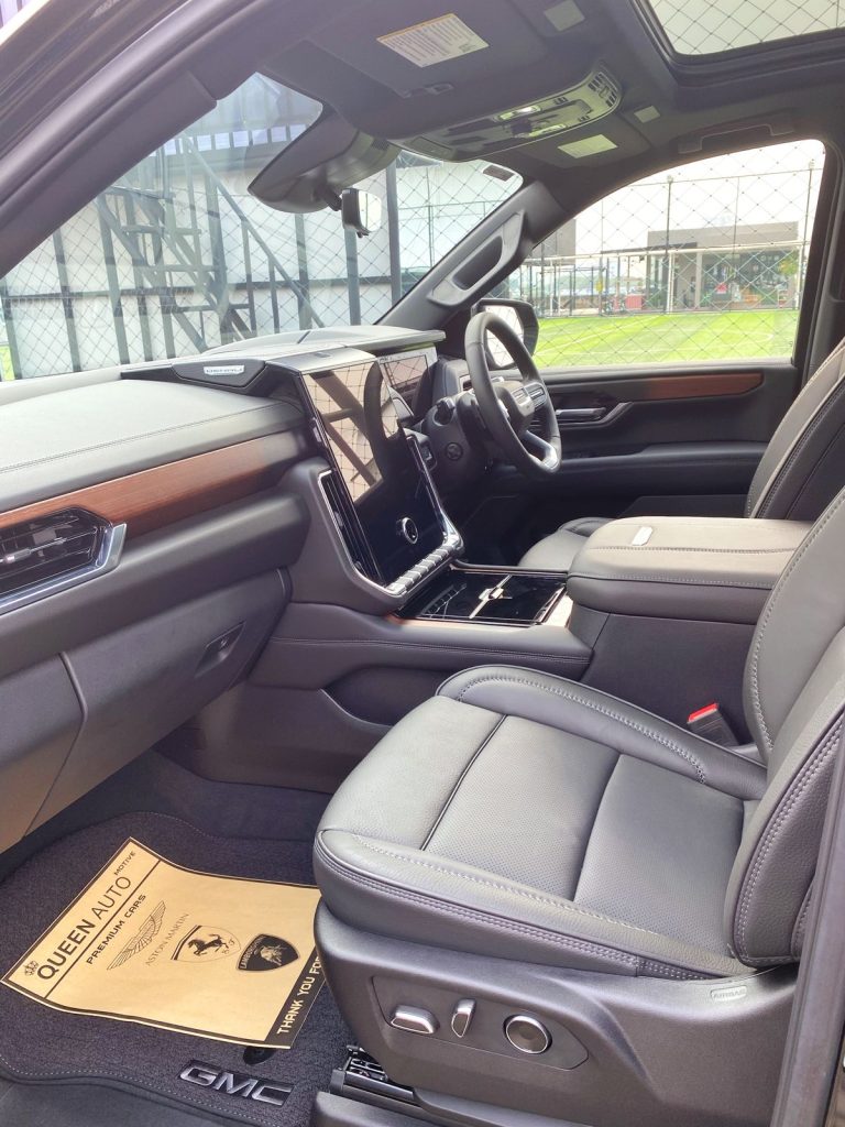 Interior GMC Denali 2026 Indonesia Black 4