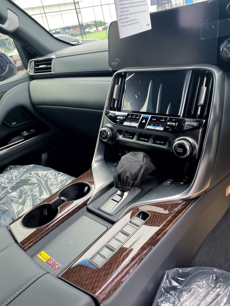 Interior Lexus LX700 2026 Indonesia Black 7 seater New Model 2