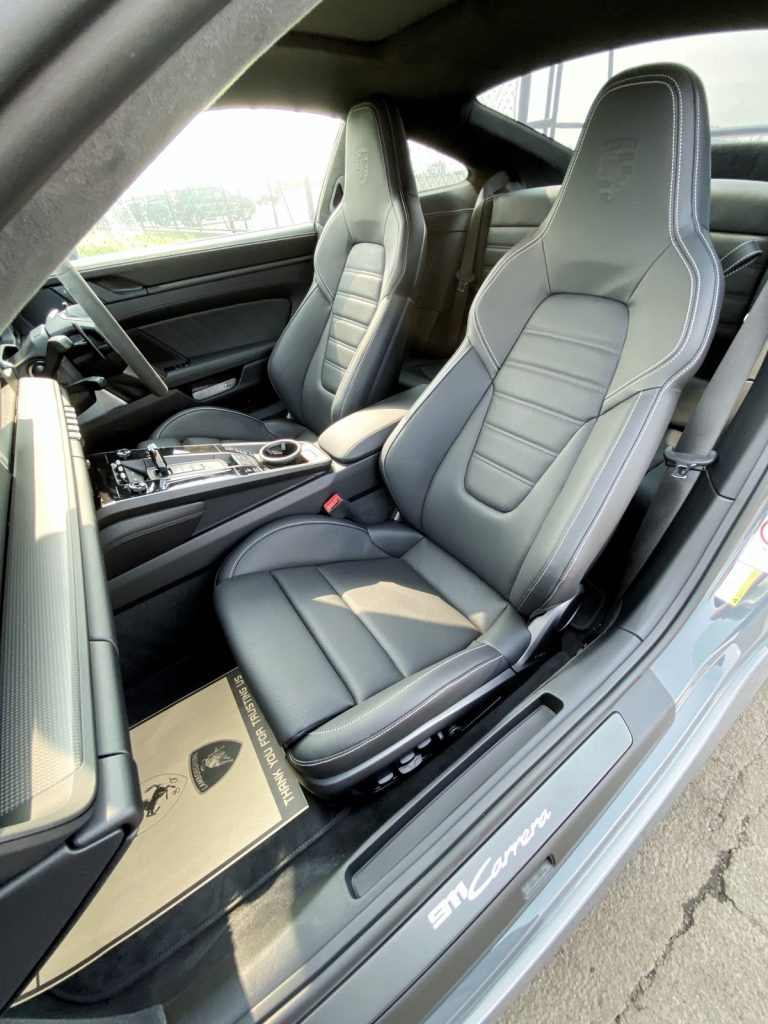 Interior Porsche 911 Carrera Black - Importir Umum Jakarta 12