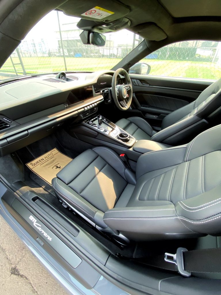Interior Porsche 911 Carrera Black - Importir Umum Jakarta 13