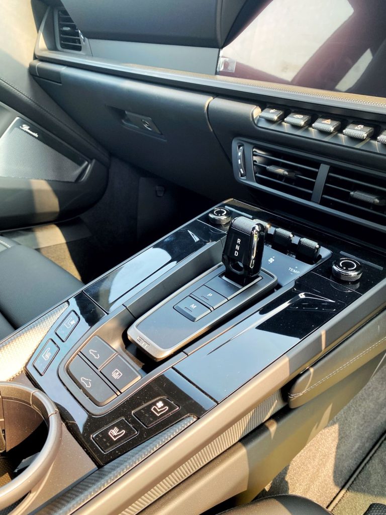 Interior Porsche 911 Carrera Black - Importir Umum Jakarta 16