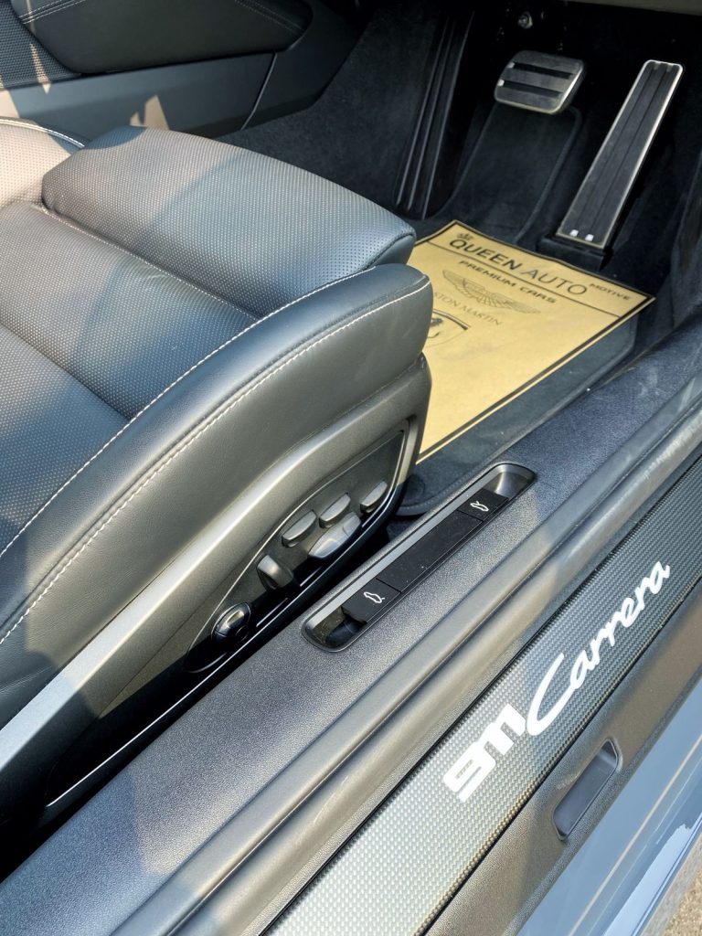 Interior Porsche 911 Carrera Black - Importir Umum Jakarta 17a