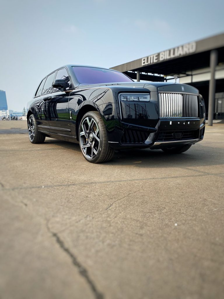 Rolls Royce Cullinan 6.2 series II (2+2) Indonesia Black 2
