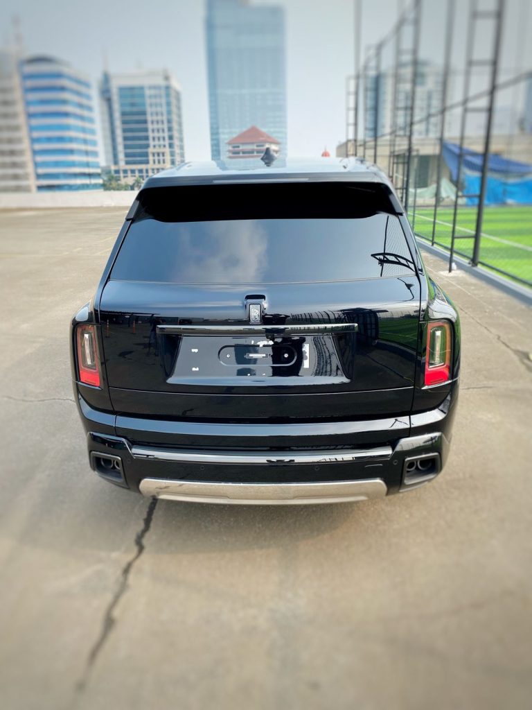 Rolls Royce Cullinan 6.2 series II (2+2) Indonesia Black 3